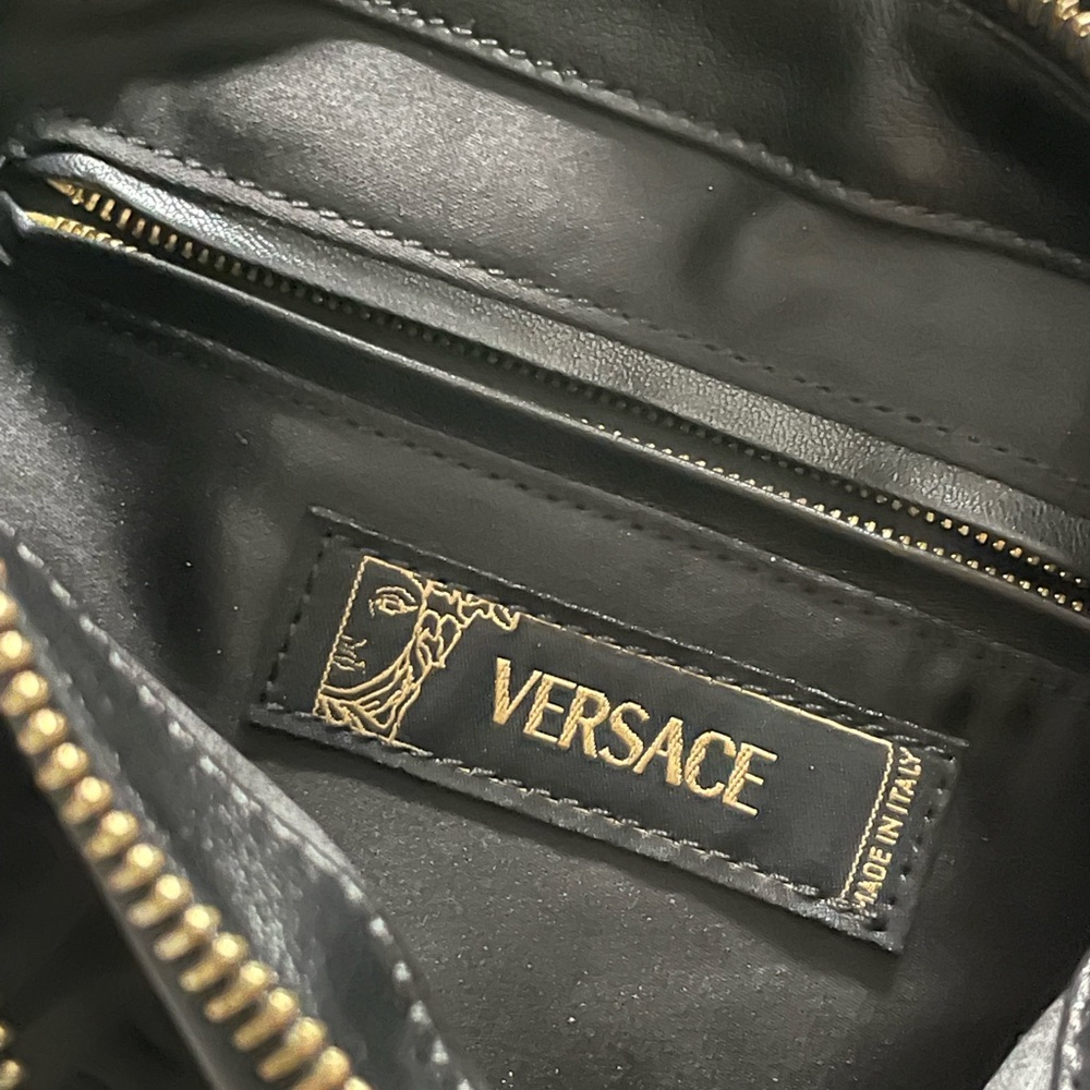 Versace half moon shoulder bag black with studs vintage 90’s - Picture 16 of 16